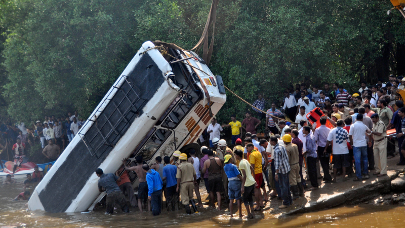 Illustration for article titled Why Buses Always Plunge But Never Fall, Drop, Descend Or Plummet
